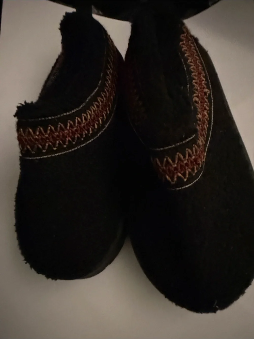 Rouge clogs